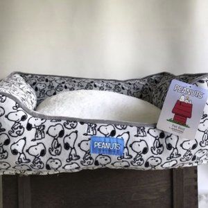 Peanuts Snoopy Pet Bed Gray 25 x 21 x 8" Dog / Cat